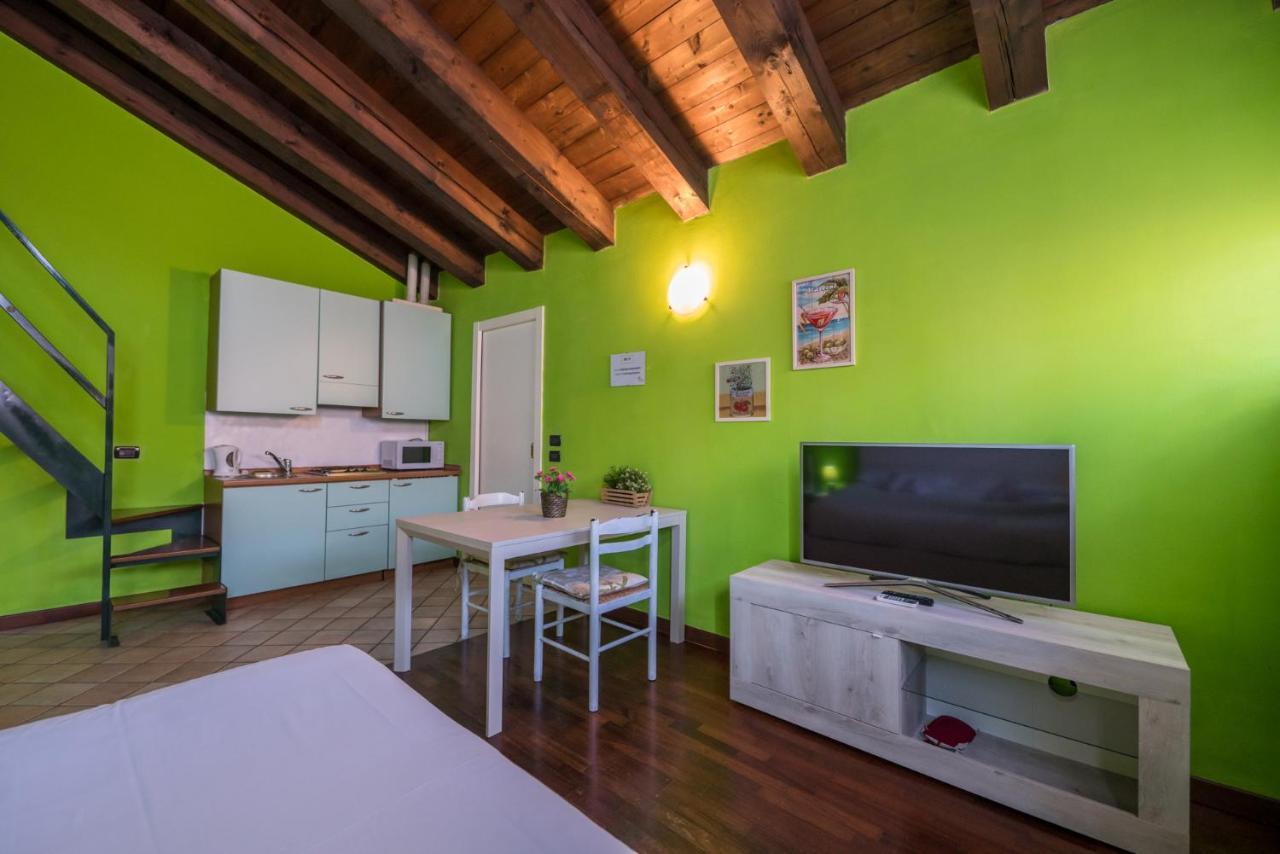 Gardappartamenti Carducci City Centre Desenzano del Garda Extérieur photo
