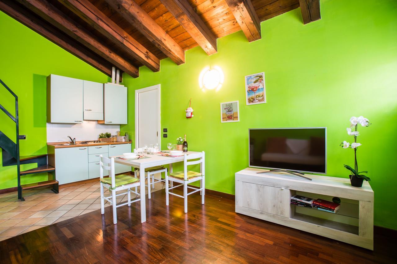 Gardappartamenti Carducci City Centre Desenzano del Garda Extérieur photo